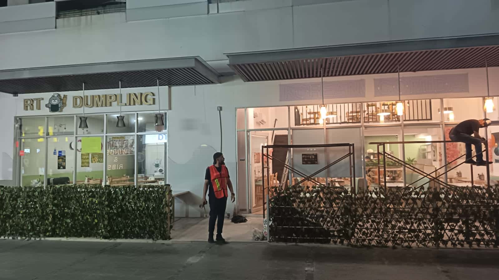 Montaje de letras para fachada comercial en Malecón Américas Cancún
